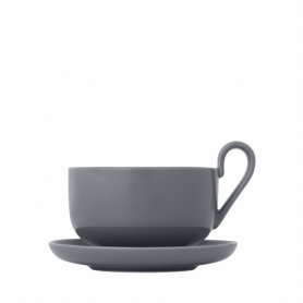 2 tazze te con piatto grigio scuro