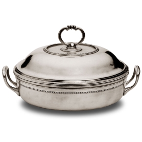 round Pyrex casserole dish with lid